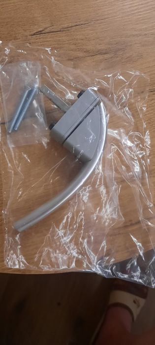 Klamkan okienna srebrna