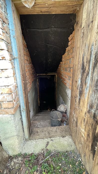 Продається цегляний будинок з комунікаціями