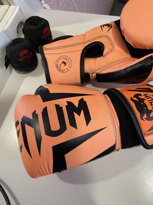 Боксерські рукавиці(перчатки) Venum + бинти