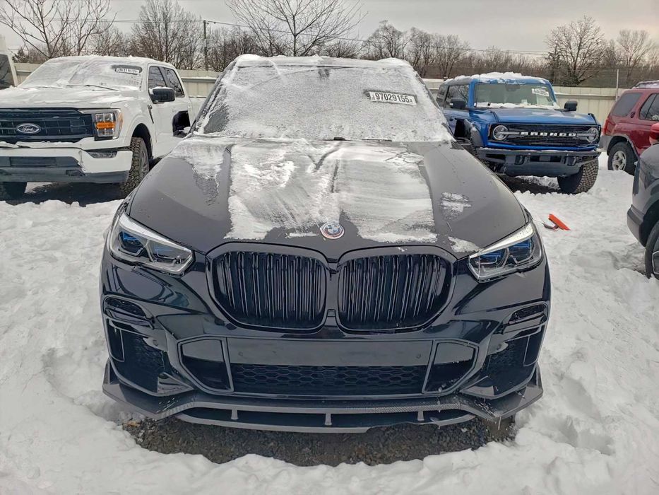 BMW X5 M50i      2022