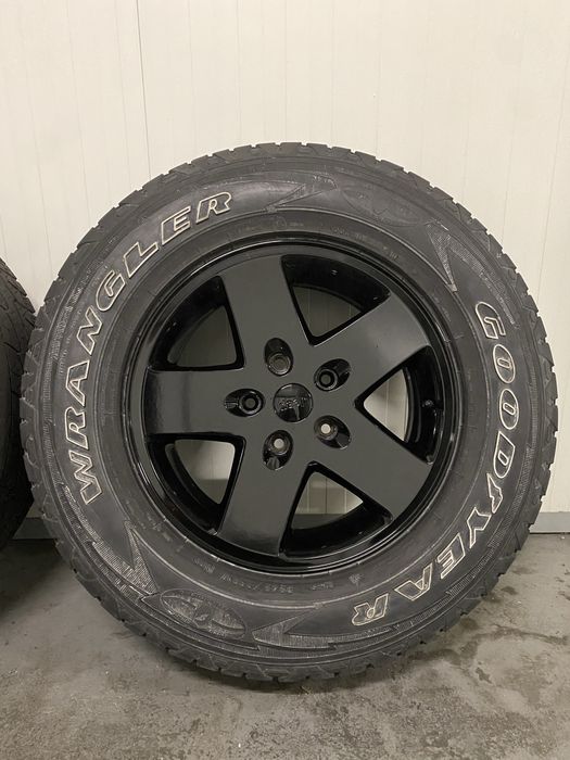 Conjunto 5 Jantes Originais JEEP R17 c/ Pneus Furação 5x127 como novas