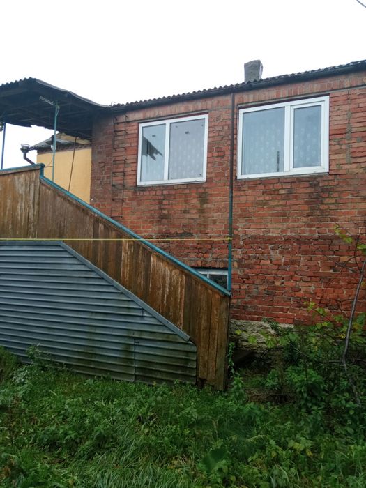 Продається приватизований житловий будинок в селі Верхів Рівненської о