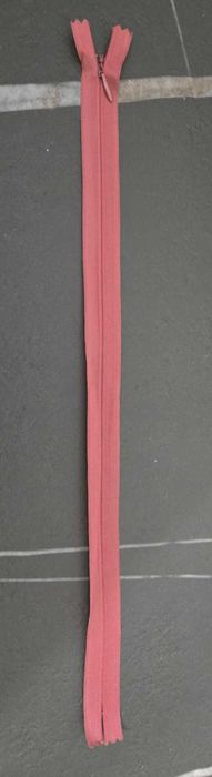 Zamek błyskawiczny kryty czerwień/burgundowy 40cm