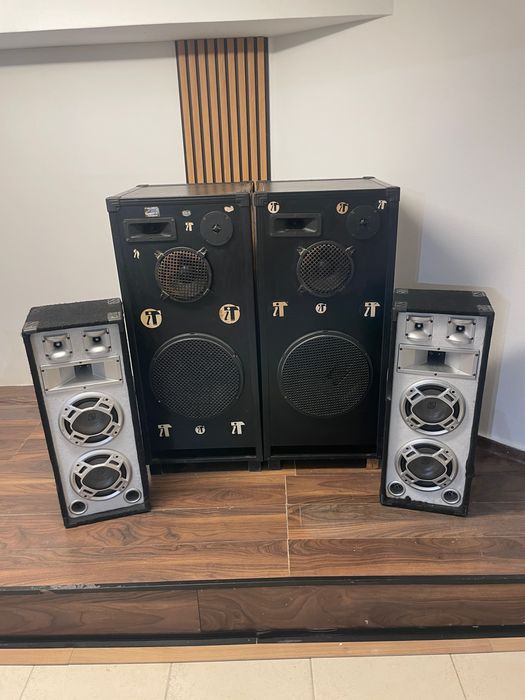 Quatro caixas de Som