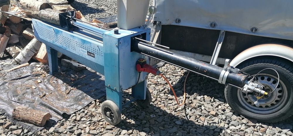 Wynajem, Łuparka do drewna hydrauliczna, bardzo silna, pozioma - możliwość transportu