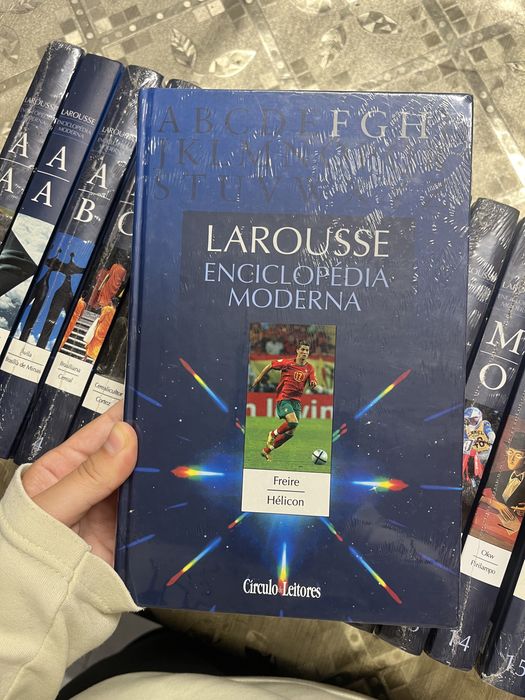 Enciclopédia Moderna Larousse | Círculo de Leitores