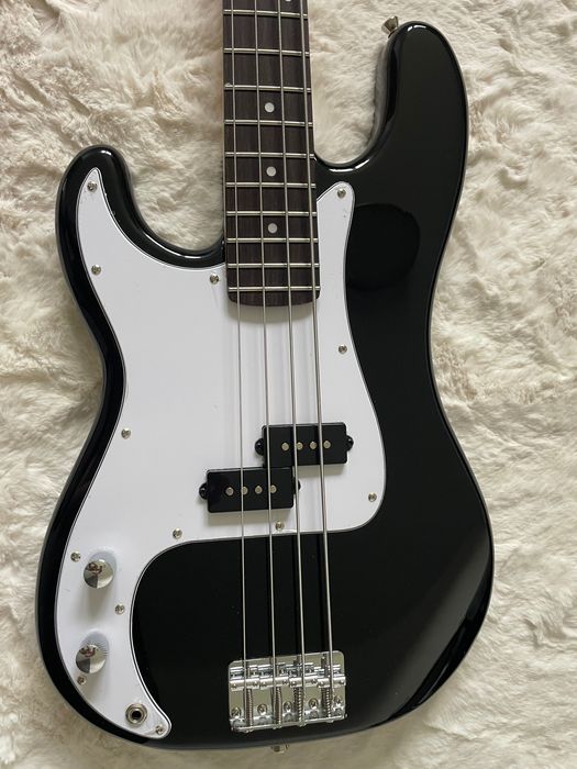 Gitara basowa w bardzo dobrym stanie