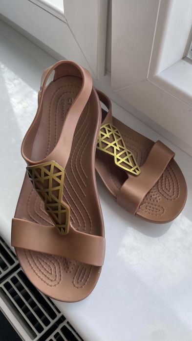 Crocs sandały serena embellish W6 36/37