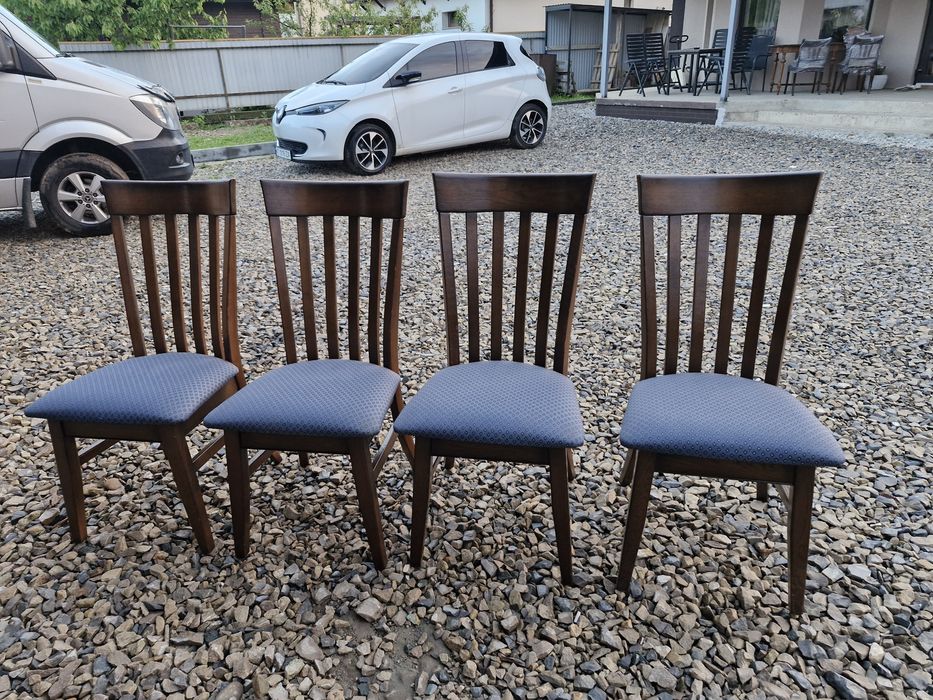 Стільці дубові .