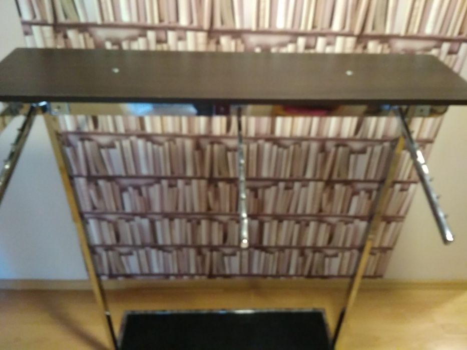 Regał z półką na odzież do sklepu lub garderoby