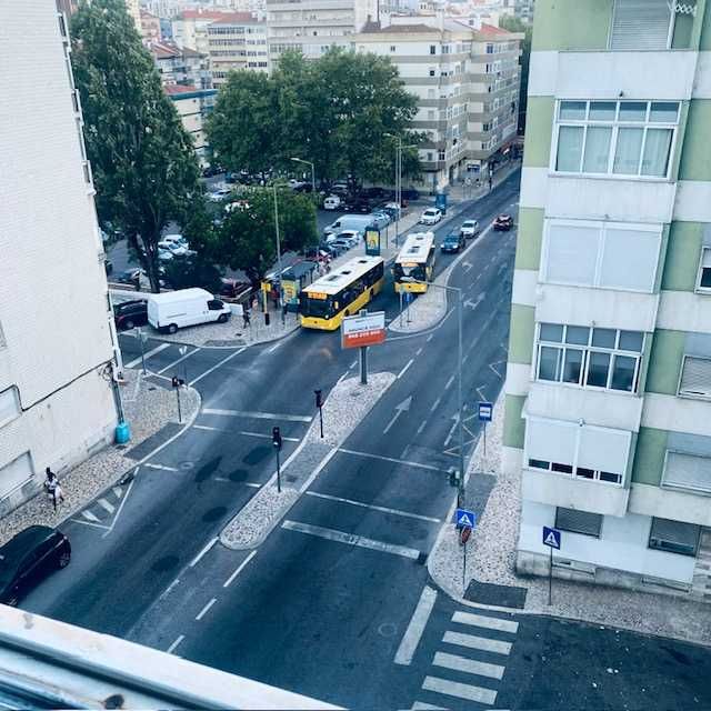 Aluga-se Quarto Agualva Cacem, para  1 pessoa comboios, autocarros , mercado a porta. Despesas tudo incluído