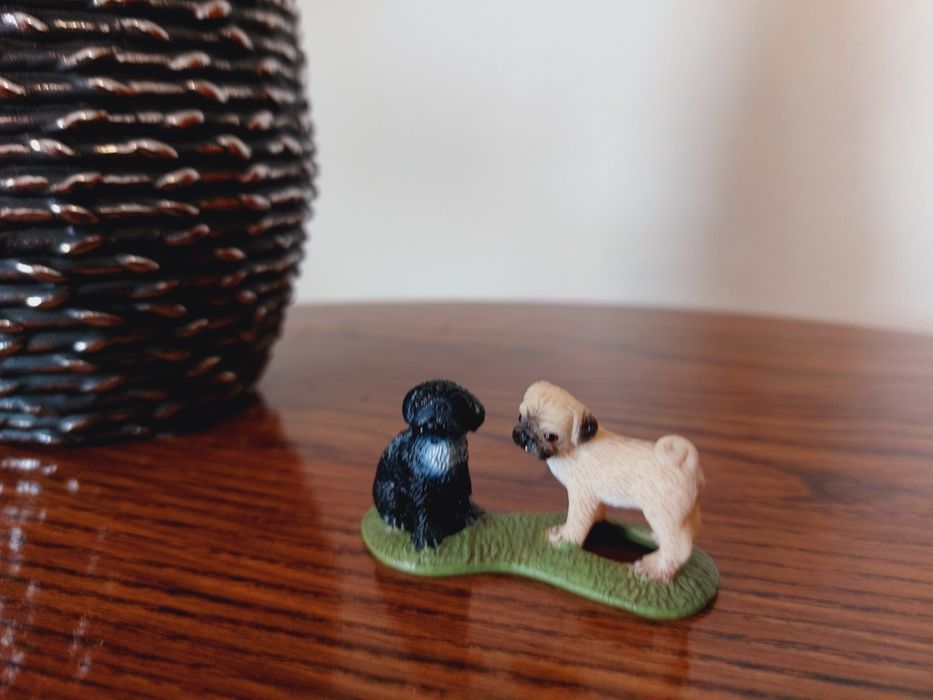 Mopsy schleich figurka.