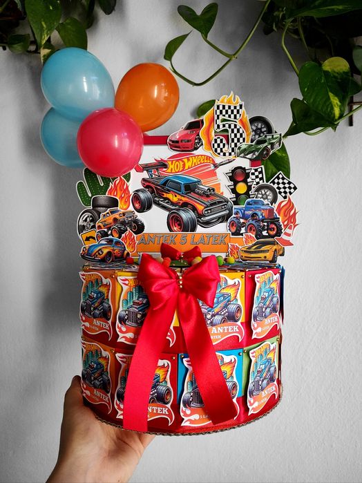 Papierowy tort z papieru pudełek Hot wheels