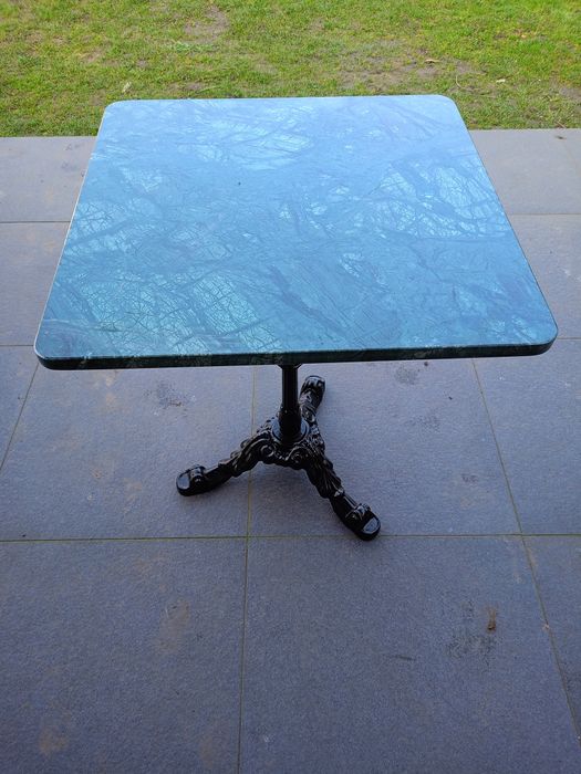 Sprzedam stolik z nogą żeliwną