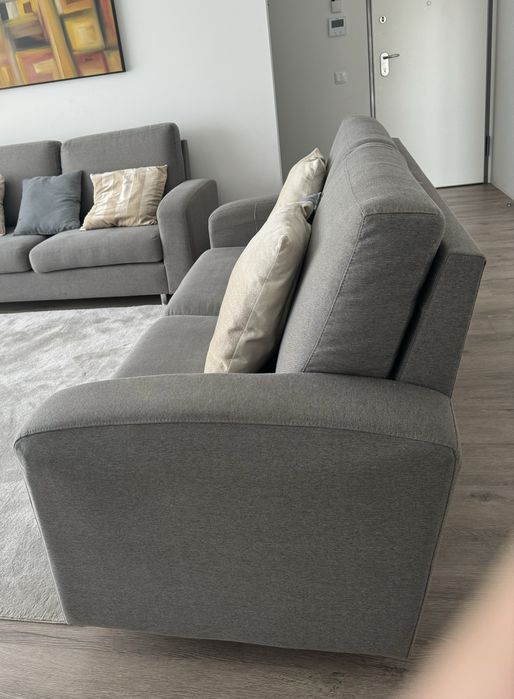 Sofa   de 3 lugares, confortaveis