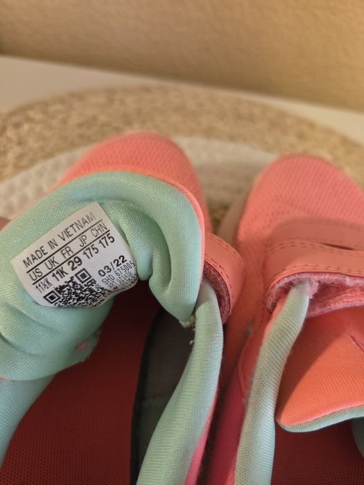Кросівки Adidas на дівчинку