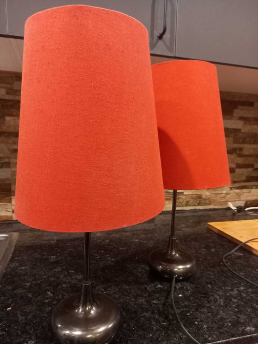 Candeeiros  de mesa de cabeceiras vermelhos