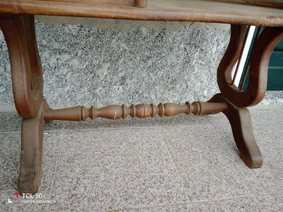 Banco de entrada vintage a precisar de restauro.