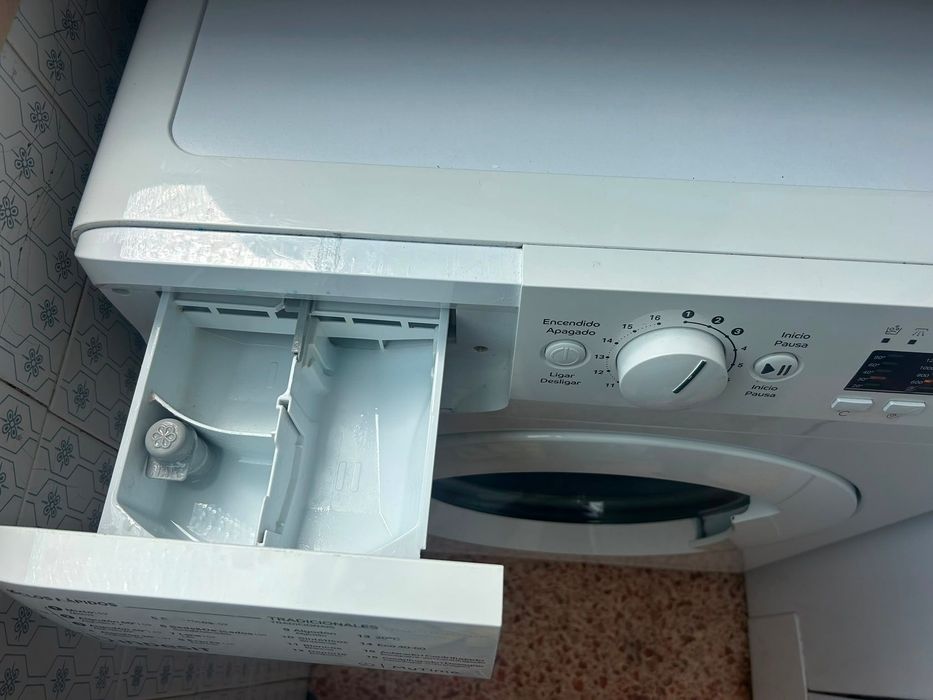 Máquina lavar roupa e máquina de lavar loiça