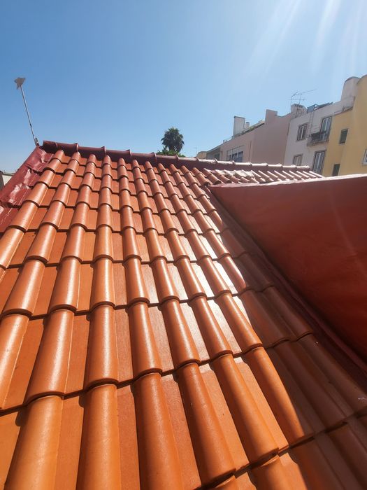 Lavagem e Impermeabilização de Telhados e Algerozes.