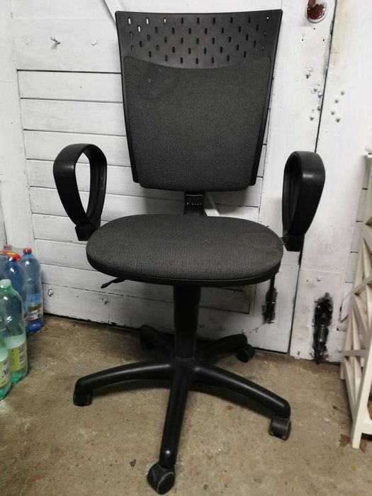 Sprzedam fotele obrotowe od 40 do 80 zł. i krzesła składane, w opisie