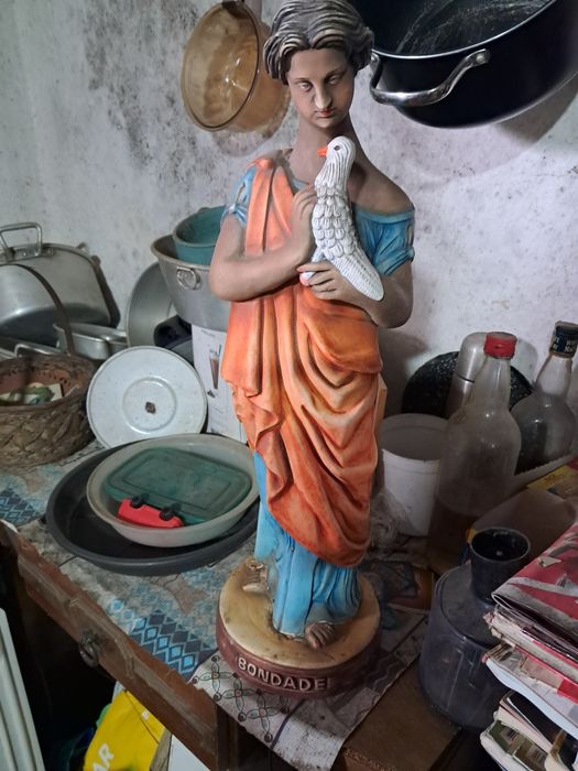 Estatua santa da bondade antiga