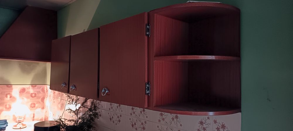 Móvel superior de cozinha, em fórmica, castanho.