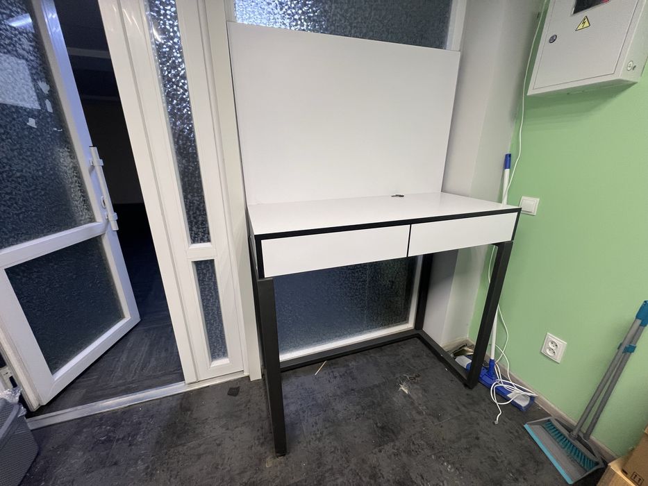 Стілаж металевий + макіяжний стіл