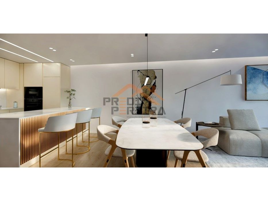 Apartamento T3, com varanda e parqueamento para duas viaturas, situ...