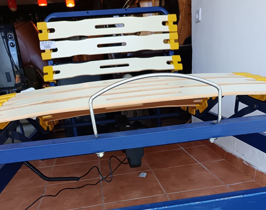 Cama / estrado elétrico elevatório