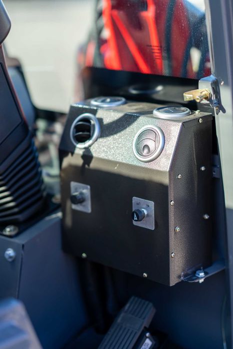 ładowarka kołowa 4x4  szerokie koła
