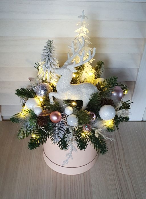 Stroik świąteczny na stół, renifer, róż, oświetlenie, Boże Narodzenie