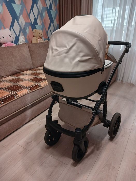 Продам коляску junama space еко шкіра (колір beige) 2 в 1 + автокрісло
