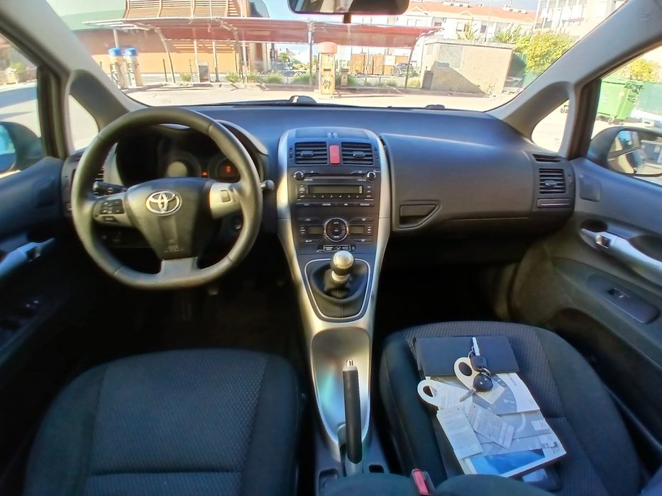 Toyota Auris 1.4 D-4D 2011 — photo 4