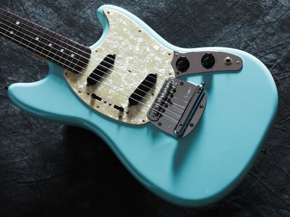 Fender Japan Traditional 60s Mustang Daphne Blue 2022