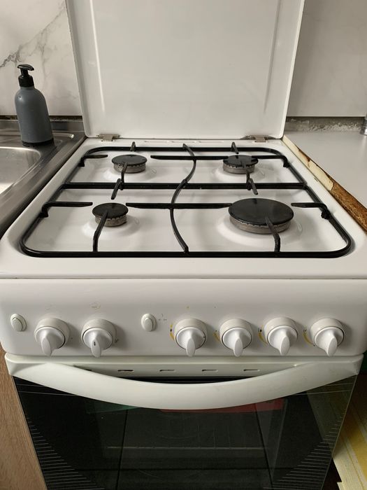 Газова плита з духовкою Indesit