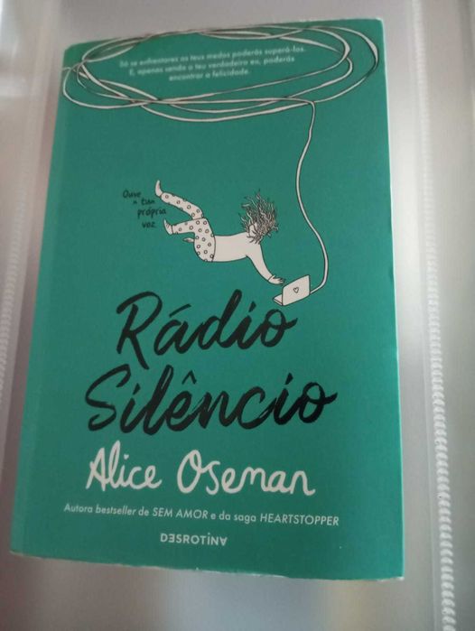 Livros Alice Oseman para venda ou TROCA PELA VERSÃO EM INGLÊS
