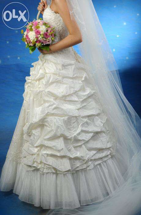 Suknia ślubna, bogato zdobiona, po praniu, rozm. 36/38