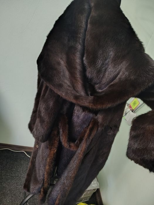 Шуба норковая темно коричневая