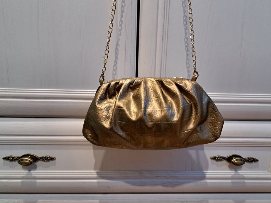 Torebka złota na łańcuszku