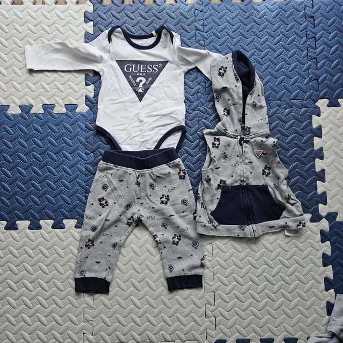 Komplet Guess 6/9 miesięcy