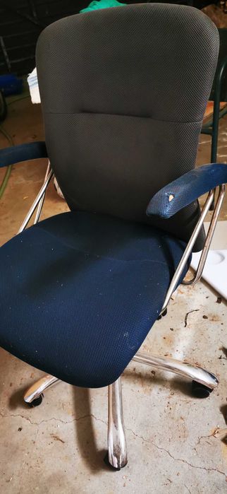 Dou cadeira de escritório