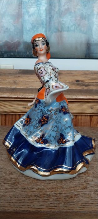 Статуэтка. Цыганка Аза. Трегубова. Коростень.