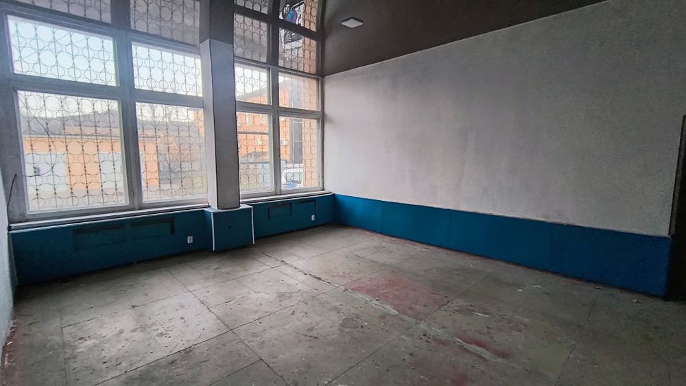 Оренда приміщення під магазин та ін., центр,  червона  лінія, 91 кв.м.