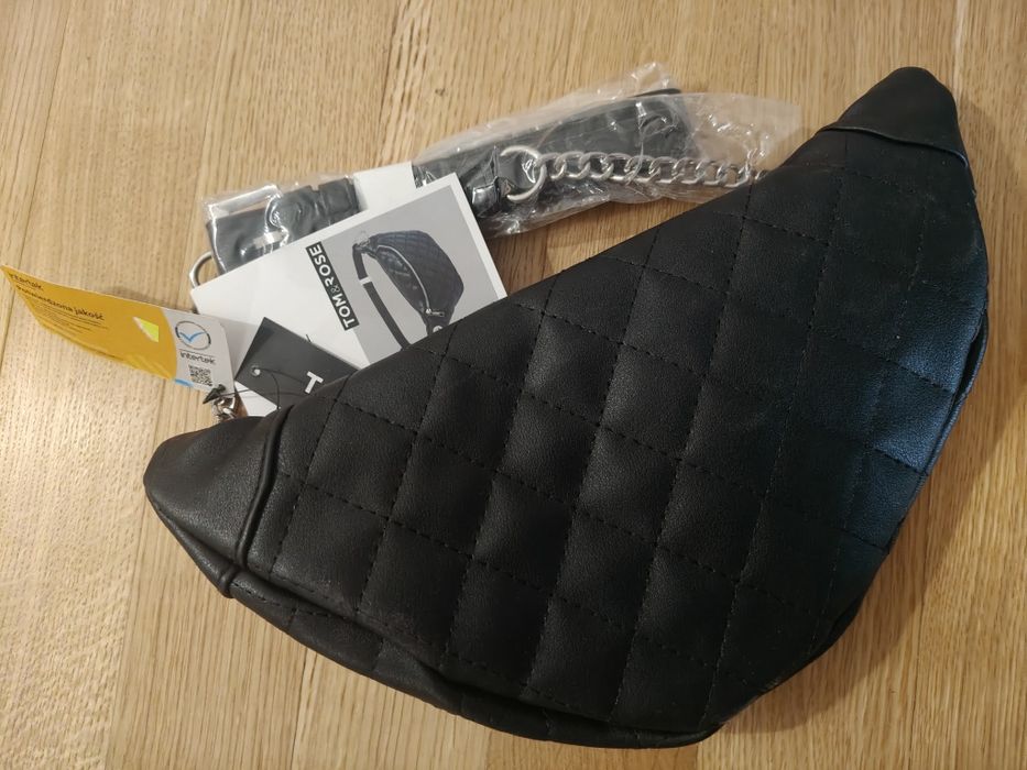 Nerka materiał podobny do skóry z łańcuchem