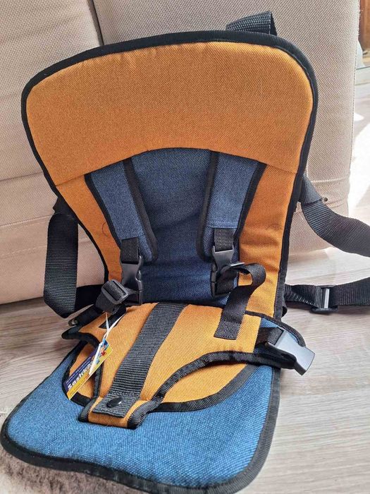 Кресло автомобильное детское безкаркасное.