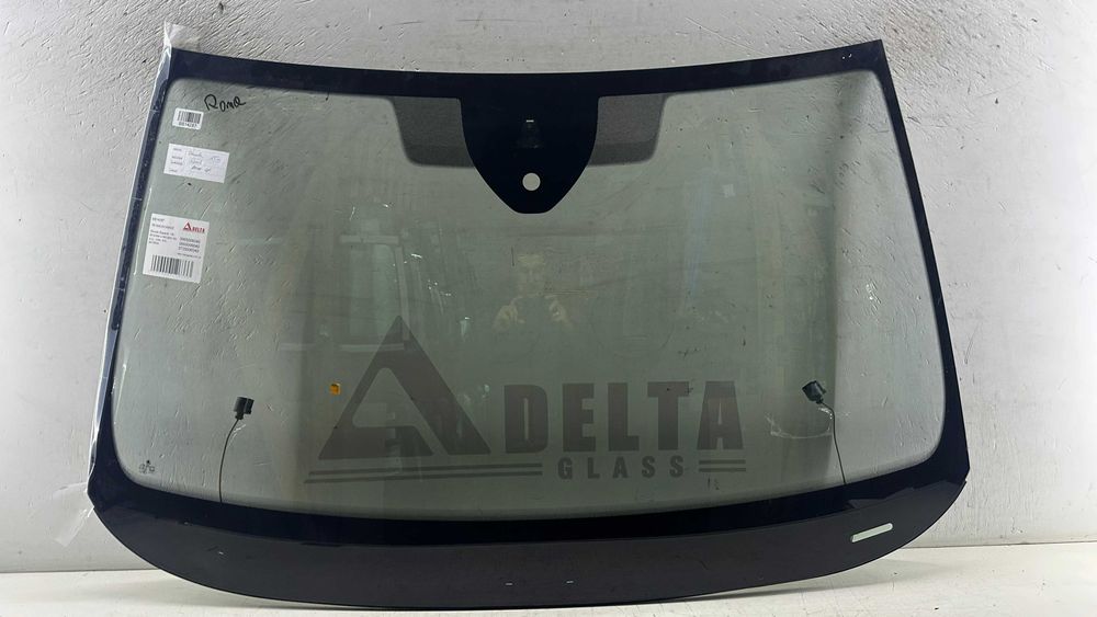 Skoda Superb 2020- вітрове скло з камерою і датчиком