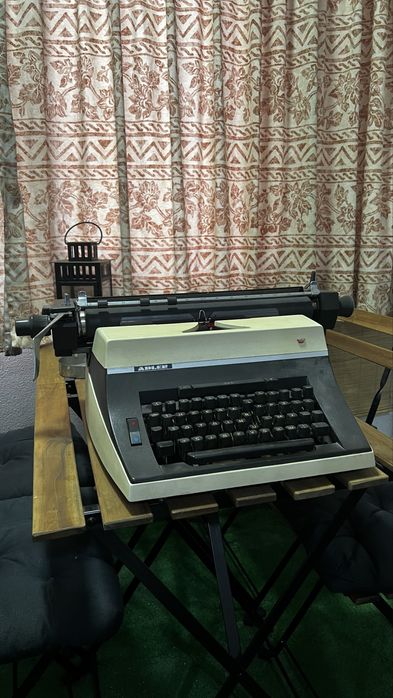 Máquina de escrever Adler Universal 200