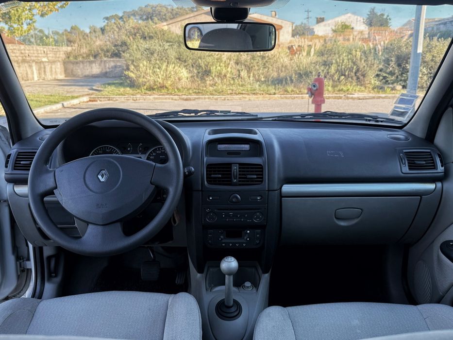 Renault Clio 1.2  Previlege - Automático / 100.000km