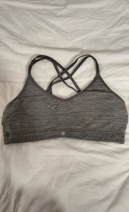 Vários tops/camisolas de treino